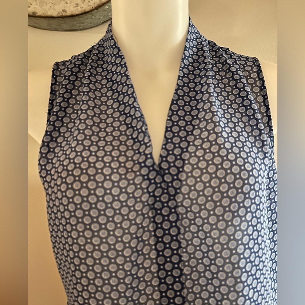 Rose & Olive blouse size Small navy, blue, and white dots pattern , sleeveless - Picture 2 of 6